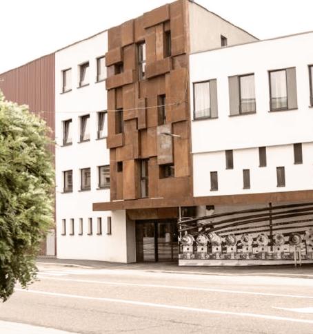 Pegard Hotel, a hotel in a 3-star factory